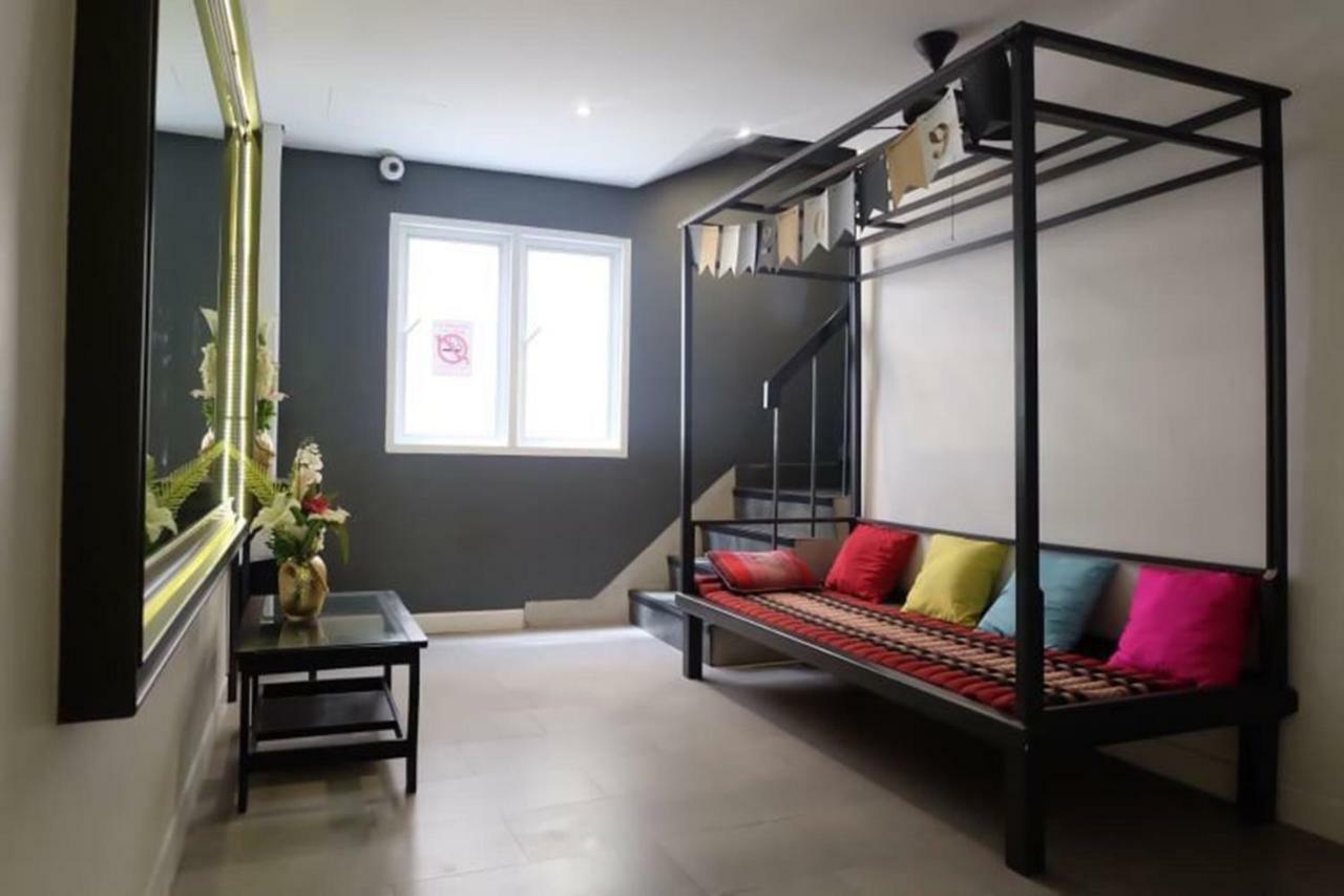 Four Sisters Homestay Bangkok Exteriör bild